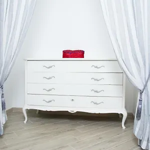Gens Claudia, Vatican Luxury Appartement